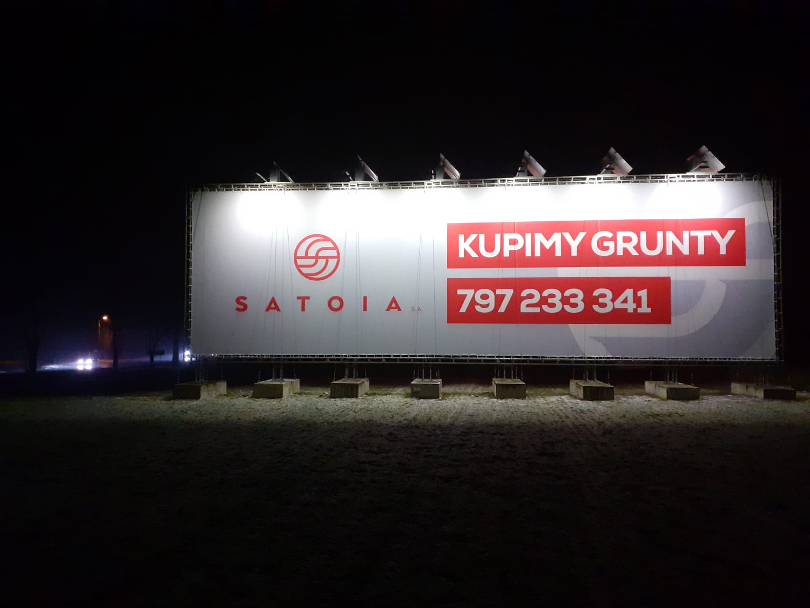 Konstrukcja wielkoformatowa przy Autostradzie
